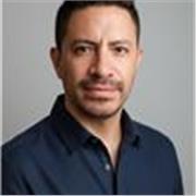 Profesor de Español para hacer el idioma más interesante para los aprendices. La idea es aprender y vivir el idioma. 