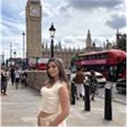 Estudiante universitaria con grandes habilidades para trabajar con niños y adolescentes. 