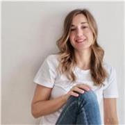 Diplomada en fisioterapia, licenciada en Psicología, Certificada en Health Coaching, Certificada Profesora de Yoga (200H)....