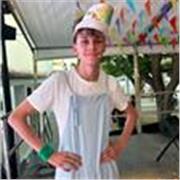 Joven con experiencia en trabajo con niños pequeños.