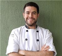 Chef profesional imparte cocina básica a personas de todas las edades