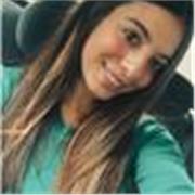 Ragazza universitaria che studia Ingegneria impartisce lezioni di matematica per elementari, medie, liceo