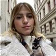 Âgée de 29 ans et en poste dans les achats, je dispose d’un master en marketing. En parallèle, je propose mon accompagnement dans des cours de français, de tout niveau et aussi bien en orthographe, conjugaison, grammaire, etc