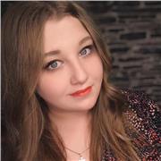 Studentin als Nachhilfelehrerin in Geschichte