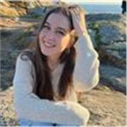 Estudiante universitaria de odontología da clases de química y biología nivel ESO y bachillerato en Madrid