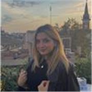 insegnante d’inglese, diplomata al liceo linguistico e laureanda in giurisprudenza