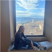 Laureanda in Lettere Moderne impartisce da tempo lezioni di italiano, inglese e tedesco a studenti e lavoratori