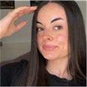 Profesora de inglés reciente graduada y con máster apta para cursas a todas las edades y niveles. 