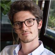 Laureato in psicologia dei processi sociali con formazione neuroscientifica e corsi di approfondimento sull' apprendimento e la pe