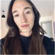 Profesora de español que dicta clases a todas las edades