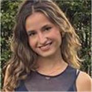 Estudiante universitaria que ofrece clases de primaria y eso para refuerzo de cualquier asignatura. Canguro de cualquier edad.