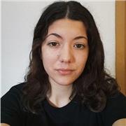 Profesora de arte con la carrera de historia del arte, un ciclo superior de artista fallero y escenografías y bachiller artístico.