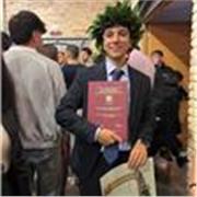 Diplomato al liceo classico e laureato in ingegneria informatica impartisce lezioni di lingua italiana per stranieri