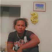 Joven estudiante de hotelería y turismo con estudios básicos en inglés