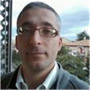 Esperto insegnante di italiano per stranieri impartisce lezioni ad ogni livello