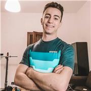 Acrobata Aereo Circense e Personal Coach offre supporto Nutrizionale, Lezioni di scioltezza, Verticali e allenamento personalizzato a Torino, Cuneo e Online