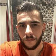Profesor multitarea, desde enseñar a como programar una automatización en Windows a como cocinar