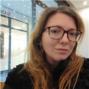 Professoressa di lettere con esperienza in scuole pubbliche e private (lingua e letteratura italiana, storia, geografia, latino)