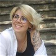 Insegnante madrelingua spagnola aiuta con compiti e conversazione