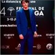 Graduado en Interpretación Textual por la RESAD de Madrid, combino mi sólida formación con ser un actor profesional en activo