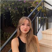 Soy estudiante y doy clases de economía , lengua y literatura , historia ,sociales y geografía para primaria, Eso y 1º Bach