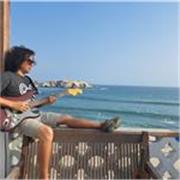 ¡Descubre tu pasión por la música! Clases de Guitarra Acústica, Guitarra Eléctrica, Bajo y Ukelele