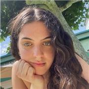 Soy Alba, estudio 5º de medicina en la UNAV. Puedo dar clases de biología, química, matemáticas, inglés, francés, hasta bachillerato incluido