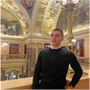 Studente di ingegneria edile-architettura che vuole unire lavoro e studio