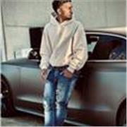 Titulado en bachillerato de ciencias sociales y humanidades.