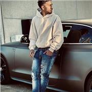 Titulado en bachillerato de ciencias sociales y humanidades.