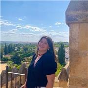 Profesora titulada en bachillerato de CC.SS. y estudiante del Grado en Historia del Arte