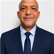 Licenciado en Educación, mención Ciencias Sociales, con experiencia como docente, ingles y asesor integral