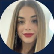 Profesora de Educación Primaria e Infantil imparte clases