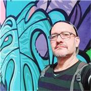 Licenciado en historia. Experiencia en escritura. Método filosófico.