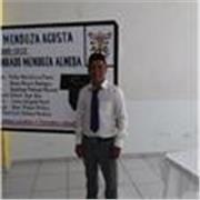 Profesor de telesecundaria, a alumnos de localidades rurales