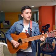 Profesor de Iniciación musical ofrece clases dinámicas y efectivas para una correcta interpretación de la música por medio de instrumentos como guitarra, piano, flauta dulce, batería, bajo