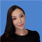 Professora de biologia ensina crianças de todas as idades