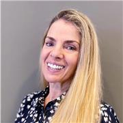 Profesora de inglés con más de 20 años e experiencia con alumnos de todas las edades. Clases de inglés para todos los niveles. Principiantes, intermedio, avanzado, conversacional