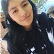 Profesora de ciencias ambientales imparte clases a niños y niñas de todas las edades