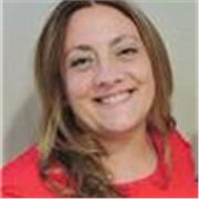 Profesional dicta clases de contabilidad y economia a estudiantes nivel secundario