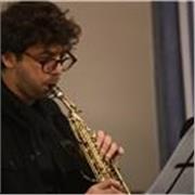 Sassofonista e docente di Liceo Musicale dal 2015, diplomato in Conservatorio (Classico, Jazz e Didattica). Offro lezioni di Sasso