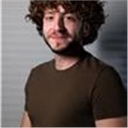 Offro lezioni per elementari, medie e superiori, con empatia e vicinanza generazionale, rendendo le lezioni pratiche e formative.