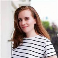 Diplômée d'un master d'anglais et du CELTA, spécialisée dans les examens d'anglais (IELTS, Cambridge, TOEIC, TOEFL)