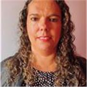 Sou professora de Português com Pós Graduação em Redação e Oratória. Sou formada há 18 anos. Dou aulas online