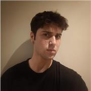 Estudiante de bioquímica da clases de matemáticas