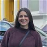 Estudiante de enfermería, pero considero que puedo dar repaso de primaria o nivel 1/2 de eso en castellano 