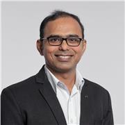 Ein erfahrener und leidenschaftlicher Englischlehrer, der Schülern aller Niveaus helfen kann