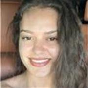 Estudiante universitaria que ofrece clases de inglés. Me siento especialmente cómoda trabajando con niños. 