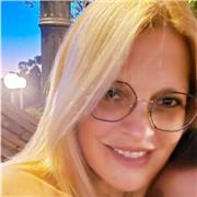 Pronta a sostenerti e guidarti durante il tuo percorso.