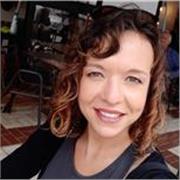 Soy profesora de inglés resolutiva, comunicativa, capacitada y con más de diez años de experiencia para todas las edades. 